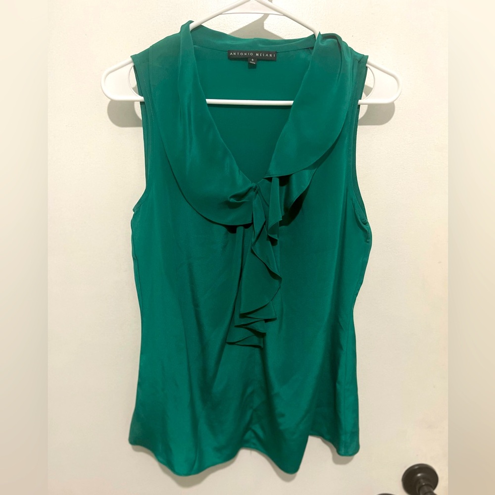 ANTONIO MELANI Green Sleeveless Ruffled Blouse. 100  % silk